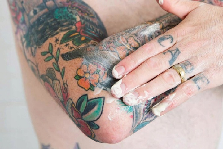 Как правильно ухаживать за свежей татуировкой, полное руководство